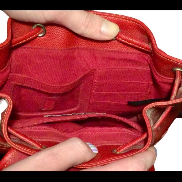 Vintage Red Leather Tommy Hilfiger Side Strap Crossbody small Purse / Bag - Picture 2 of 5